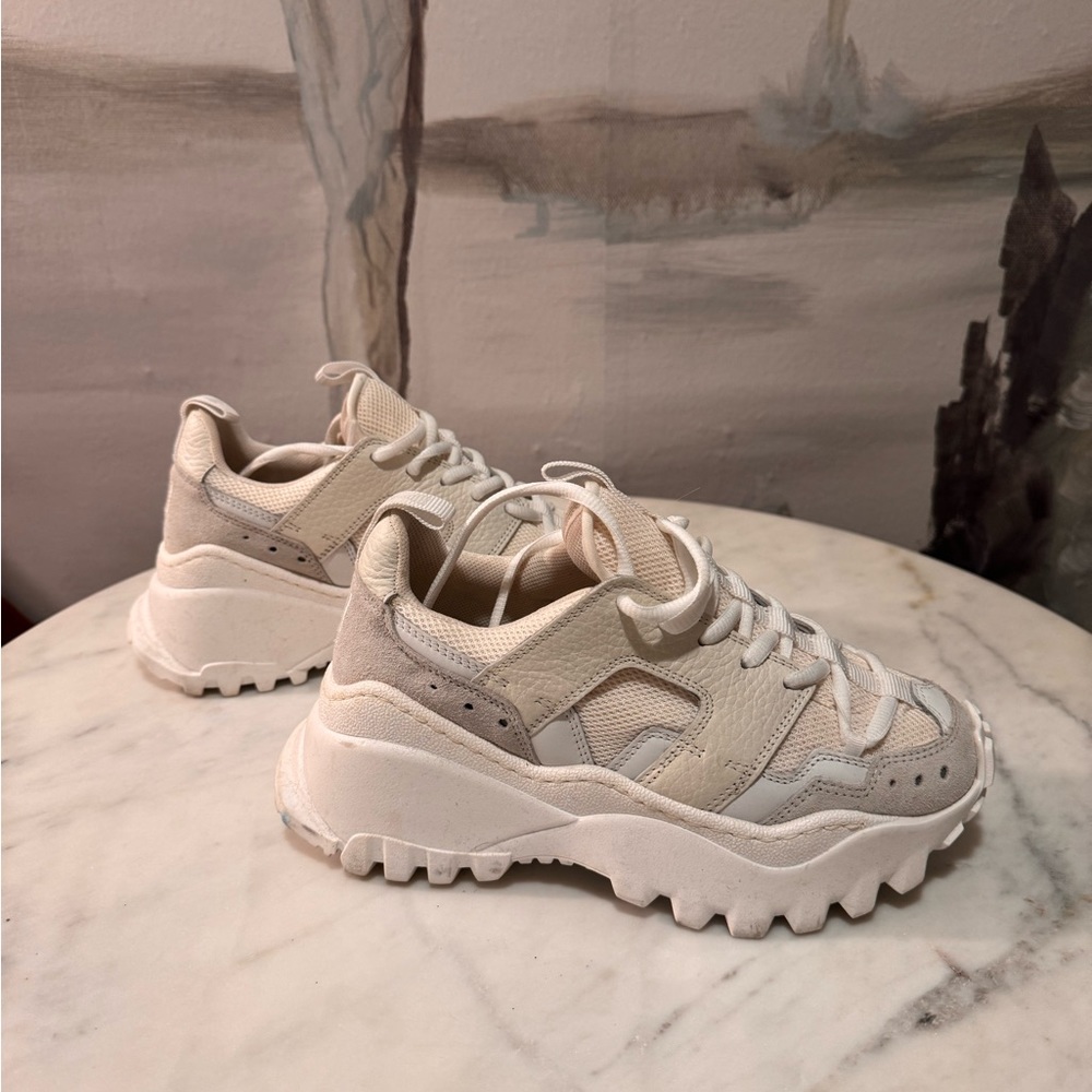 AMI Paris White Lucky 9 Sneakers